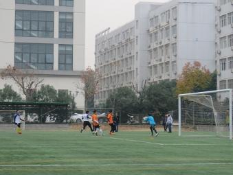 地公司射门被对方门将没收 地公司射门被对方门将没收